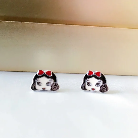 Sterling Silver Snow white Earrings - Picture 2 of 4